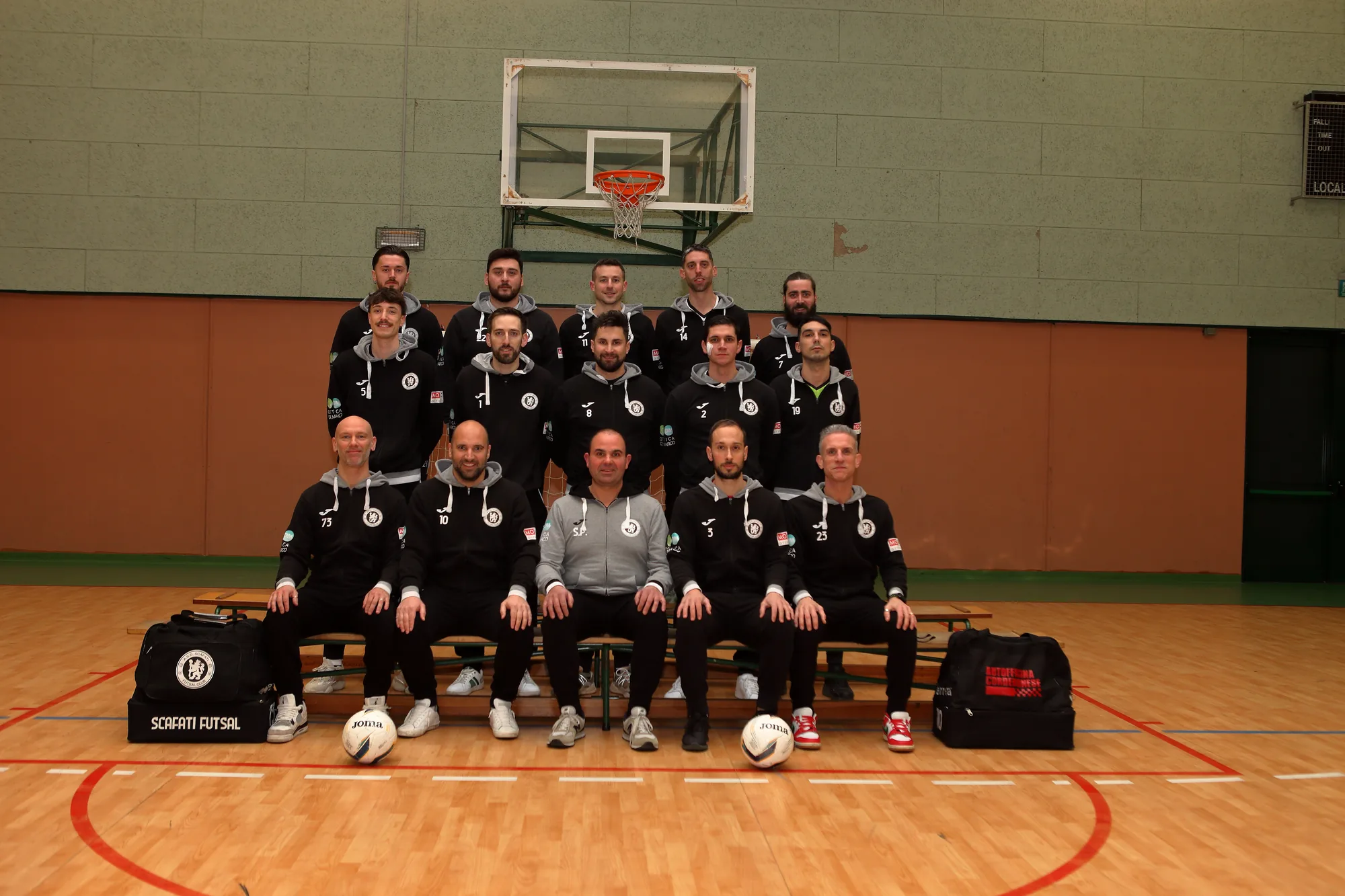 Foto ufficiale di squadra in maglia da gara nera — Scafati Futsal Club, stagione 2024-25