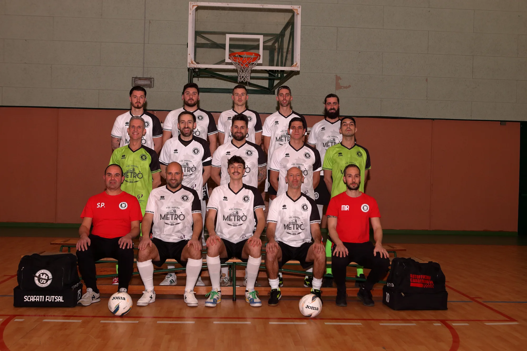 Foto ufficiale di squadra in maglia bianca — Scafati Futsal Club, stagione 2024-25