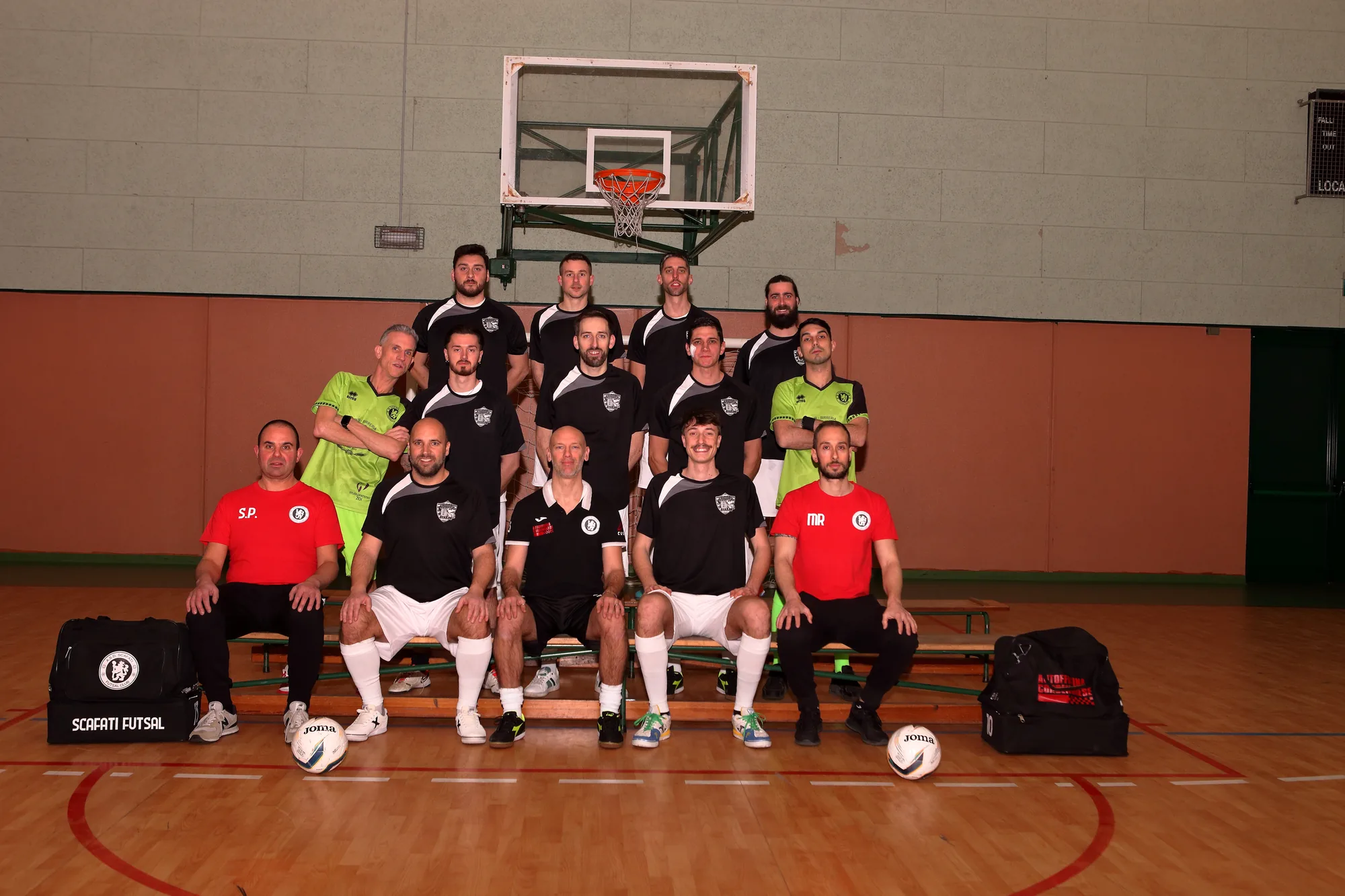 Foto ufficiale di squadra in tuta — Scafati Futsal Club, stagione 2024-25