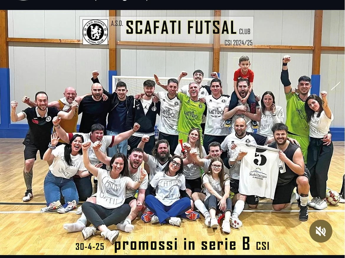 Foto di squadra festeggiante la promozione in Serie B CSI — Scafati Futsal Club, stagione 2024-25